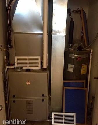 4th image of 906 N Ashland Ave #C