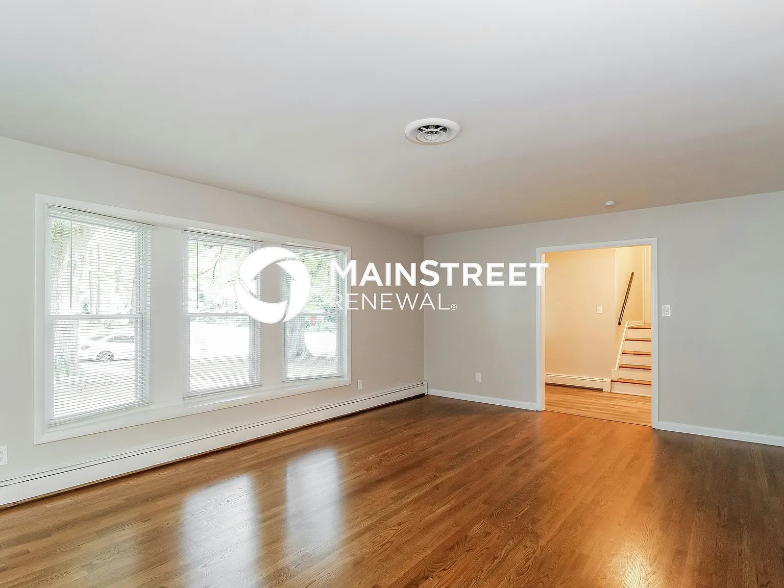 501 Florham Dr — Photo 2