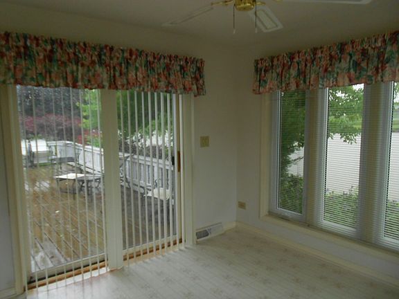 3rd image of 4 Derby Ct