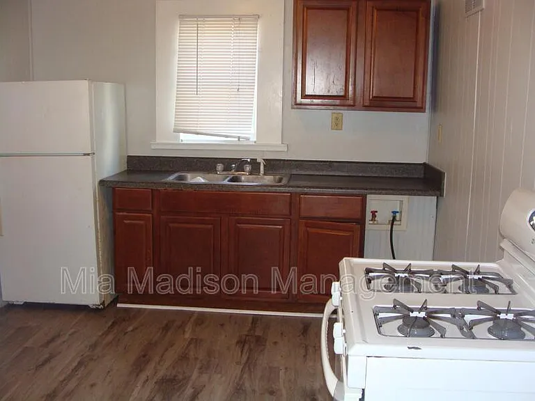1226 E Henry St #B — Photo 4