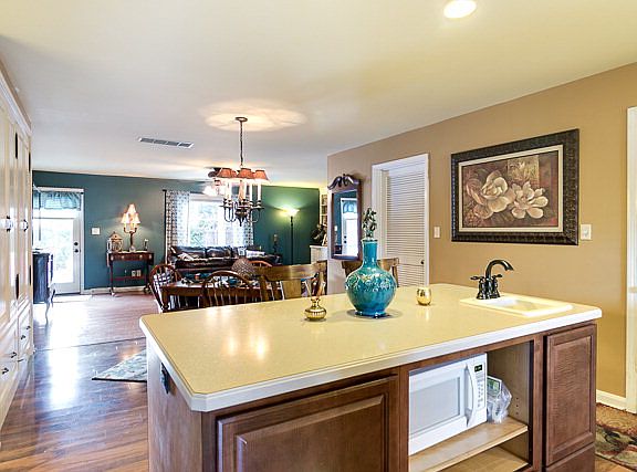 4th image of 4318 Yorktown Pl