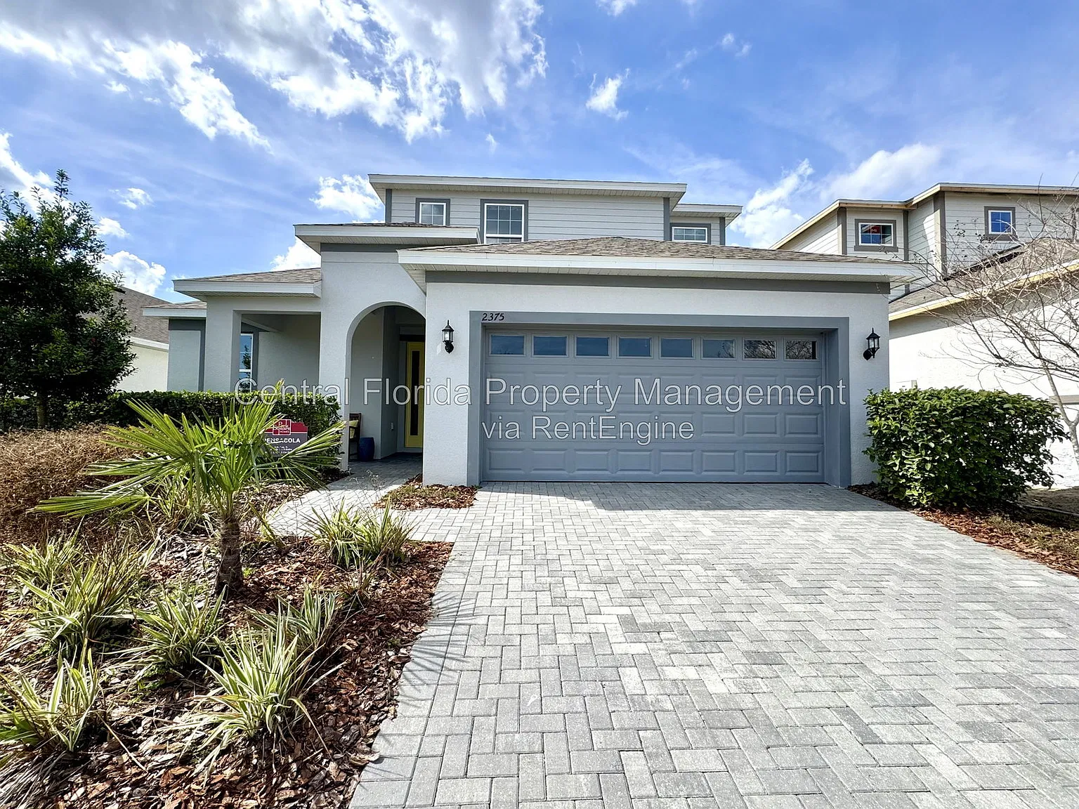 4 bed, 3.5 bath, 2570 sqft, $2,799 — Photo 1