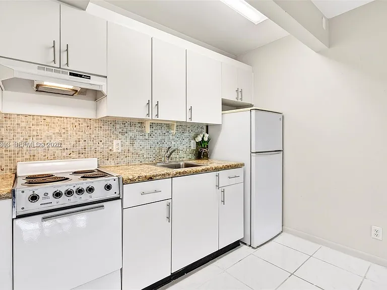 1400 SW 124th Ter #111Q — Photo 6