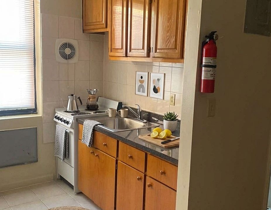 1st image of 195-24 Jamaica Ave #210