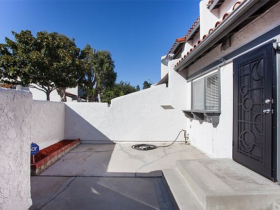 5th image of 832 W 232nd St