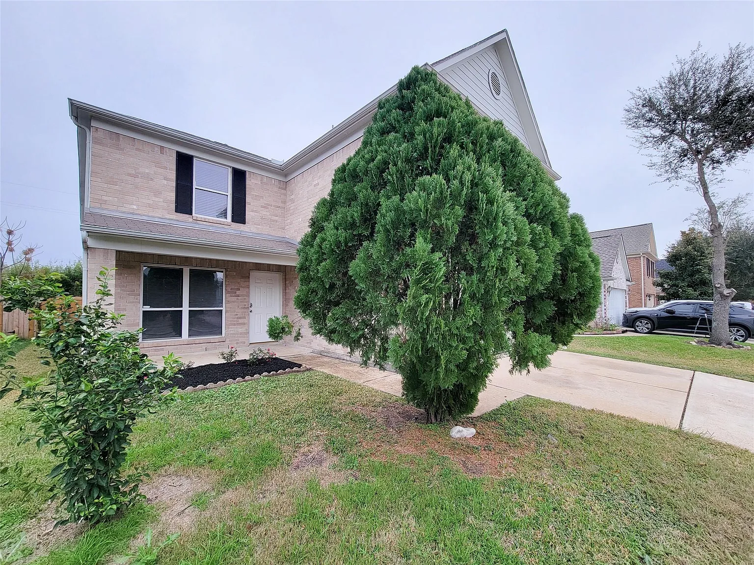 4 bed, 2.5 bath, 3300 sqft, $2,299 — Photo 3