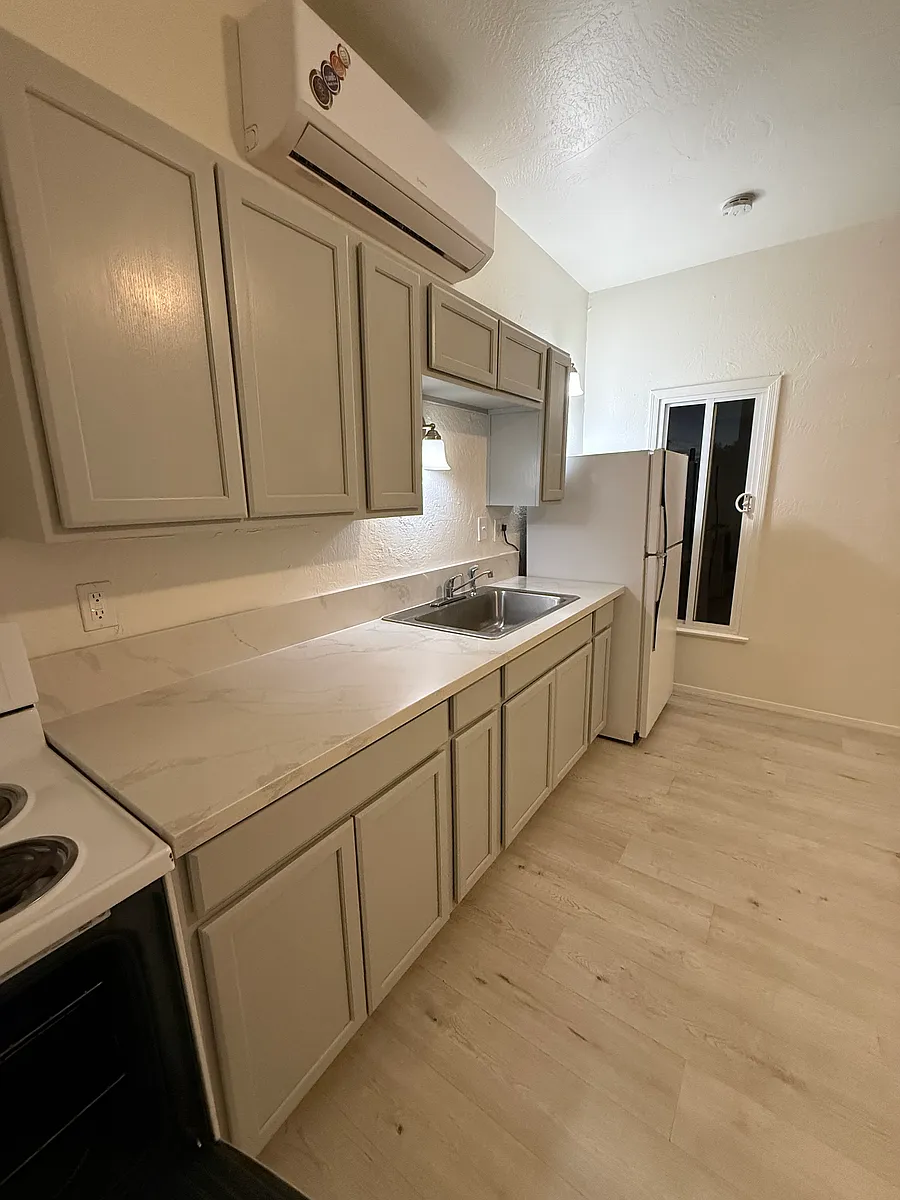 Building Photo - 539 S 2nd Ave #1-2