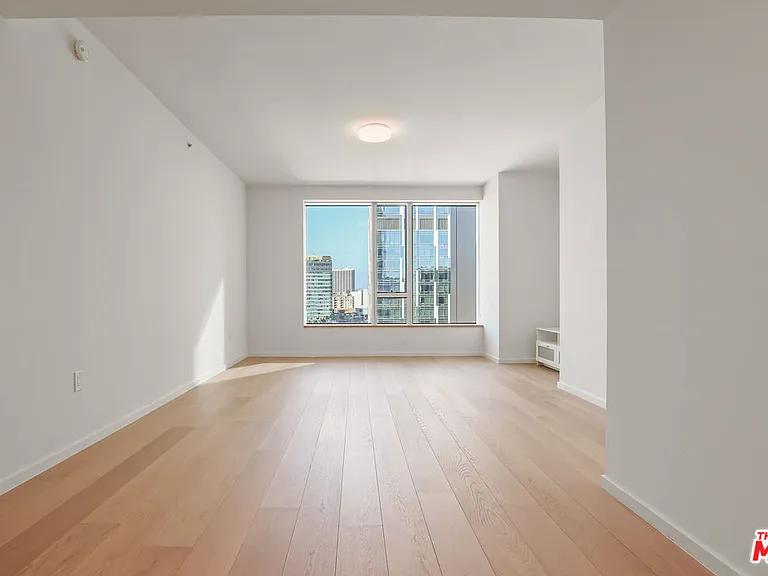 889 Francisco St #2011 — Photo 5