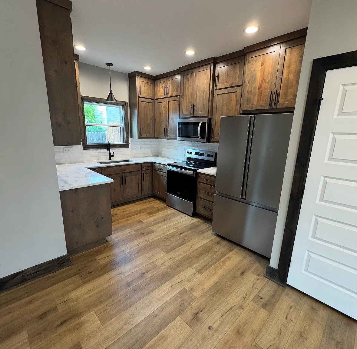 2 bed, 2.5 bath, 1223 sqft, $2,100 — Photo 3