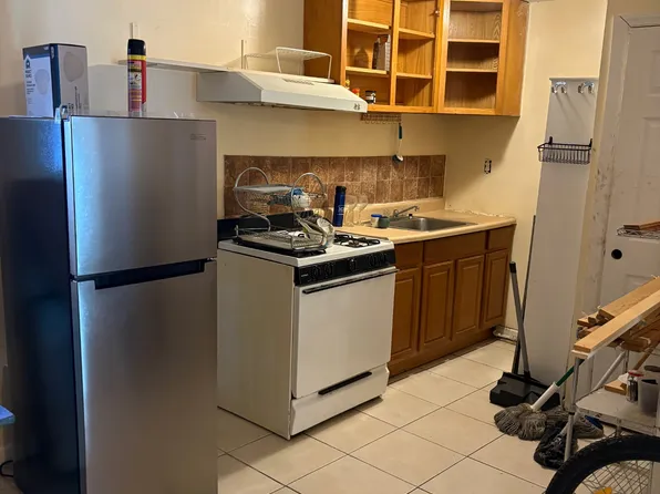 (undisclosed Address), Far Rockaway, NY 11693