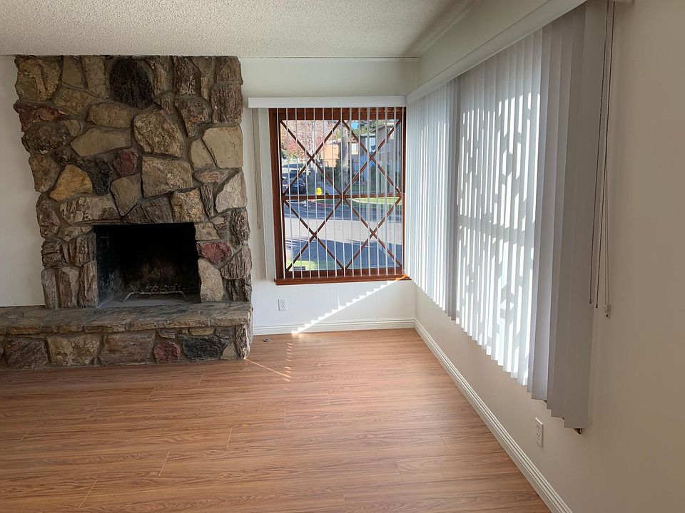 1st image of 621 Howland Dr #1