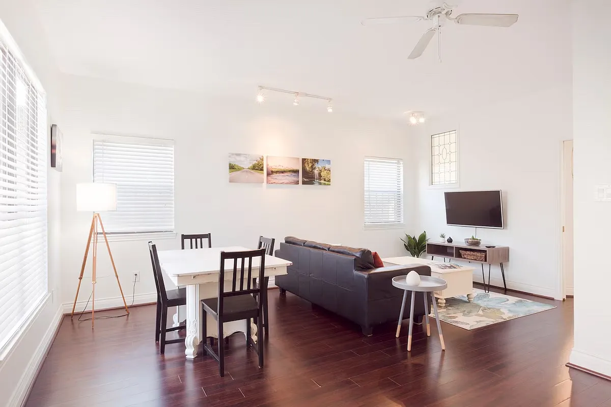 1 bed, 700 sqft, $2,100 — Photo 2