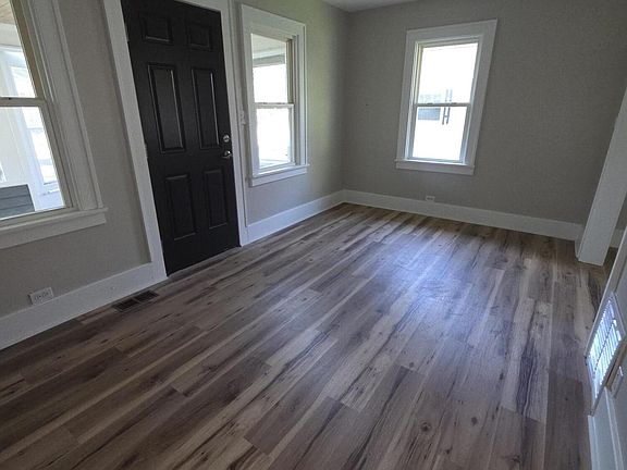 2nd image of 10 Cornwell St