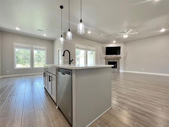 4th image of 10100 Amber Cir