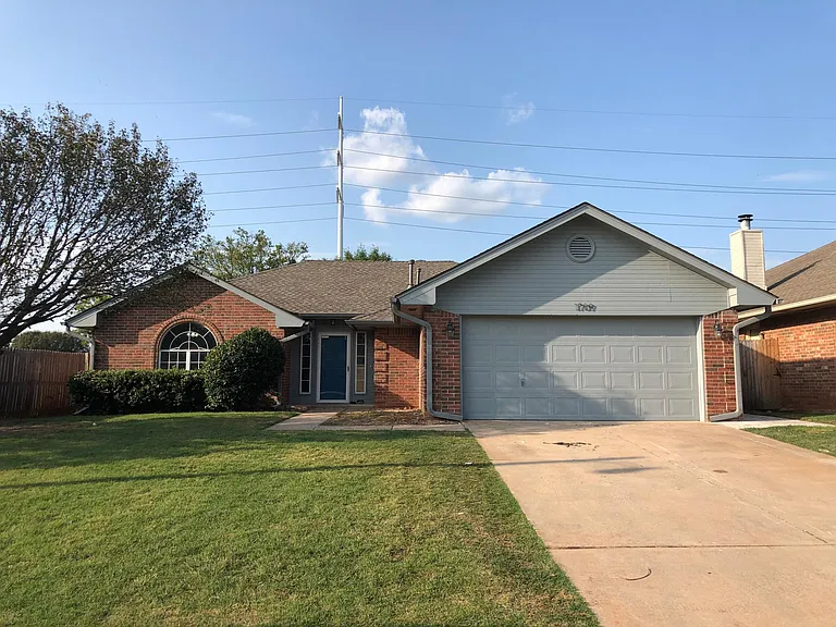 1709 Pinnacle Ln — Photo 1