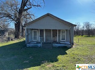 1705 W 12th St, Cameron, TX 76520