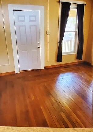 3rd image of 822 Pine St