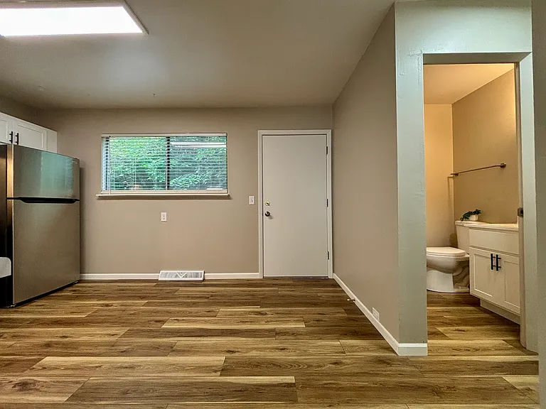 1105 Catalpa Cir — Photo 4