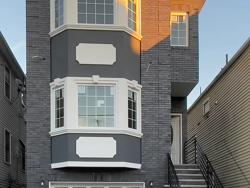 331 John St