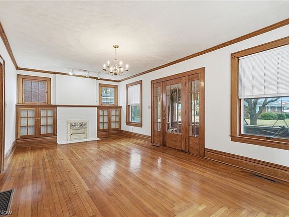 5th image of 2107 Plum St