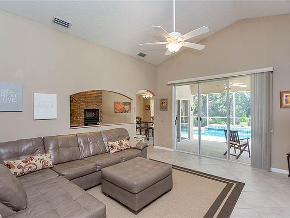 5th image of 9705 Bay Colony Dr