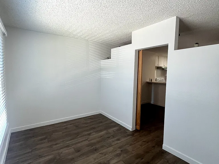 5548 Yarmouth Ave #1 — Photo 14