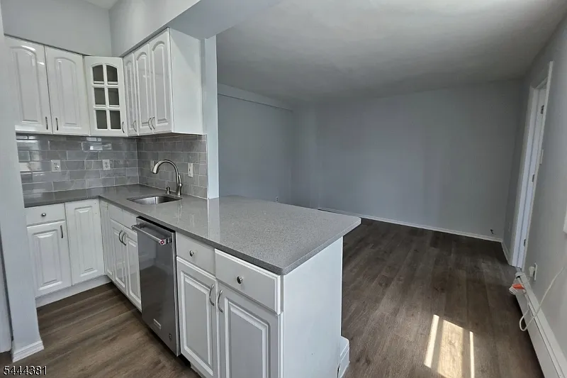 2 bed, 1.0 bath, $2,550 — Photo 4