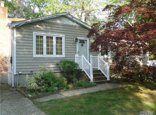 67 Hewlett Dr, Sound Beach, NY 11789