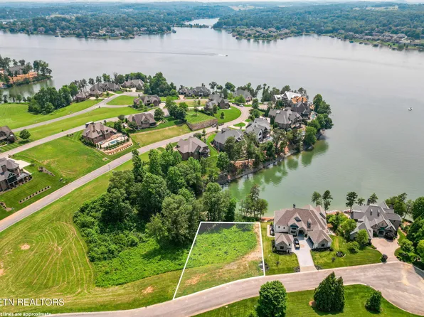 377 Beacon Ct, Lenoir City, TN 37772