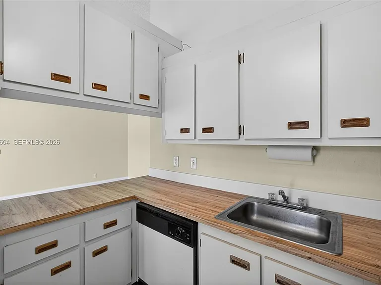 1954 Windsor Dr #1954 — Photo 17