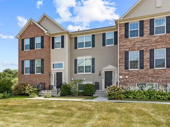 1519 Deer Pointe Dr, South Elgin, IL 60177