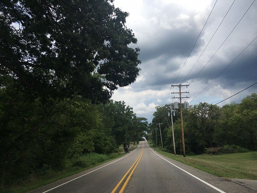 2nd image of 3025 Island Hwy