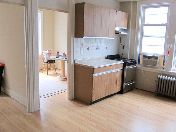 2nd image of 3111 36th St APT 3F
