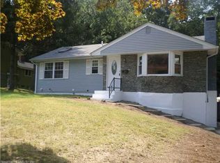 24 Fowler Dr, Uncasville, CT 06382