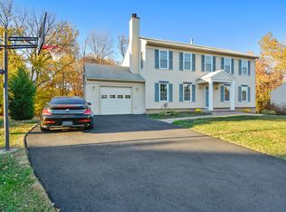 12 Red Wing Ct, Sterling, VA 20164