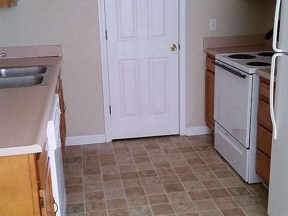 3rd image of 136 Grannys Dr