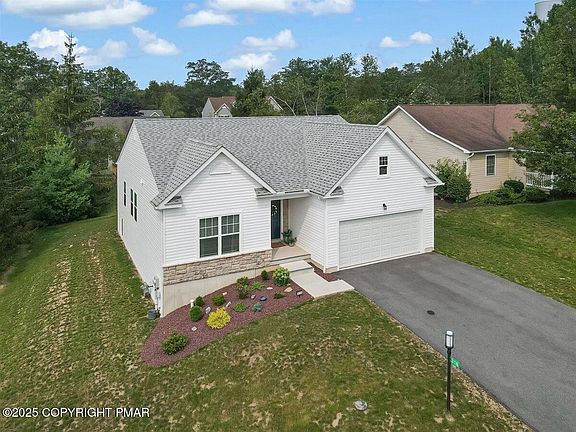 3rd image of 318 Golden Oaks Dr
