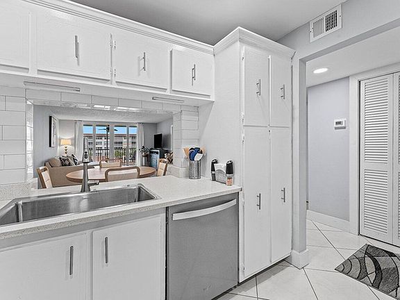 5th image of 910 Dogwood Drive #444