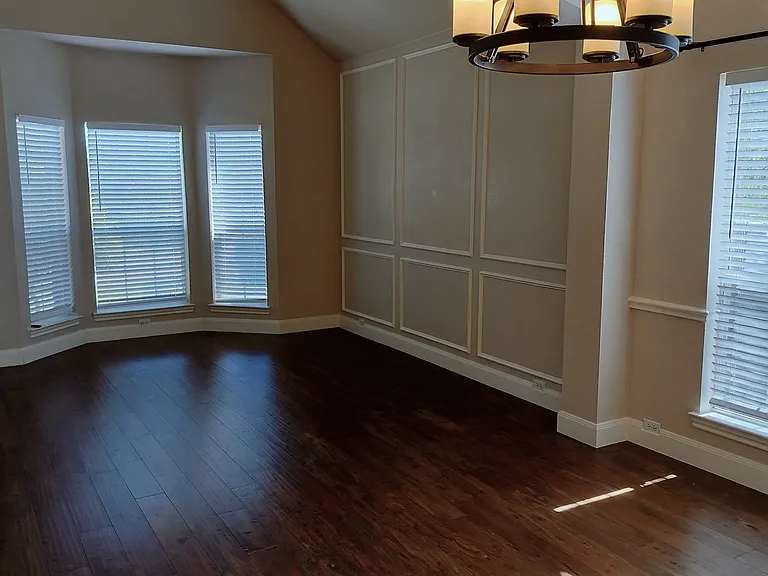 8001 Case Dr — Photo 36