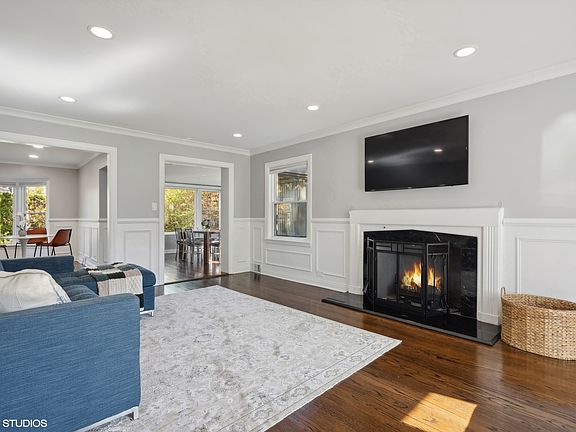 3rd image of 6741 N Le Mai Ave