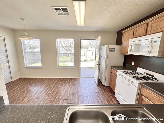 3rd image of 5308 Hutchinson Dr