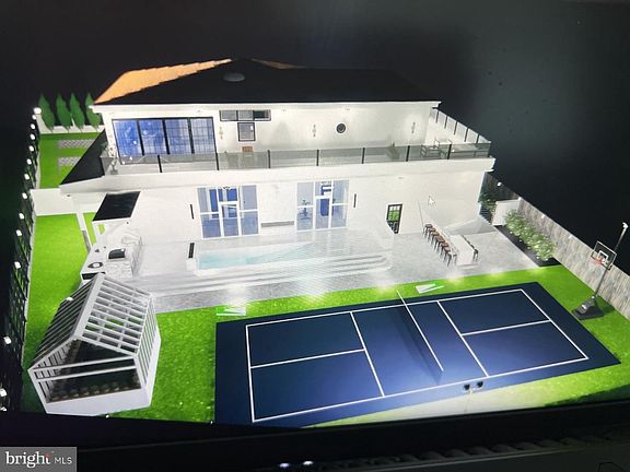 3rd image of 2155 Pimmit Dr