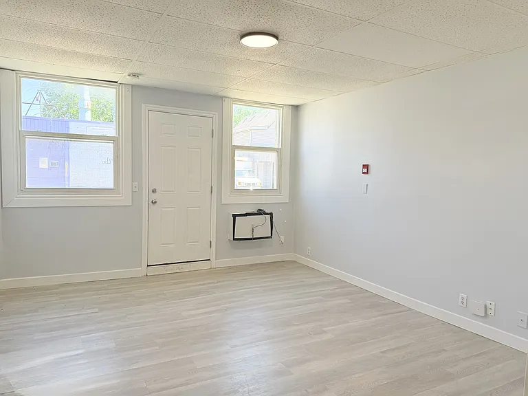 581 Pierre Ave #5 — Photo 3