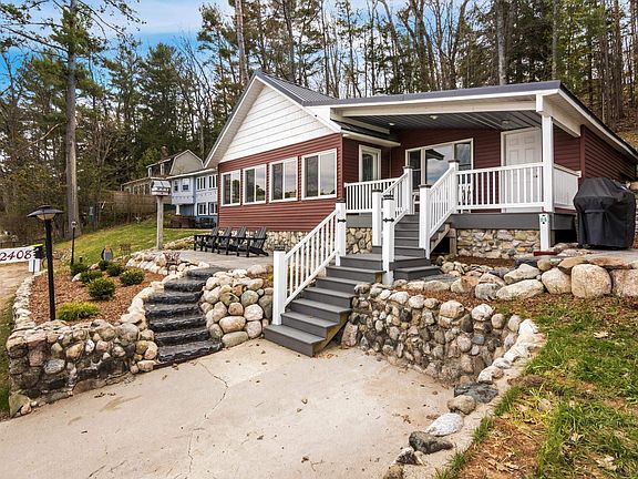 3rd image of 2408 Pinehurst Trl
