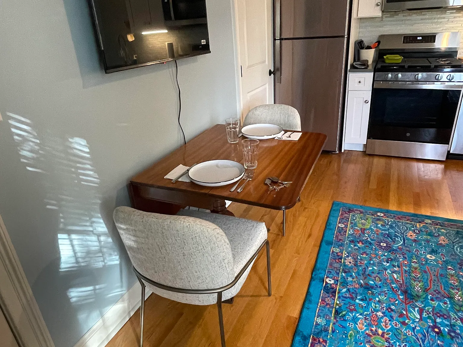 2 bed, 713 sqft, $2,400 — Photo 2