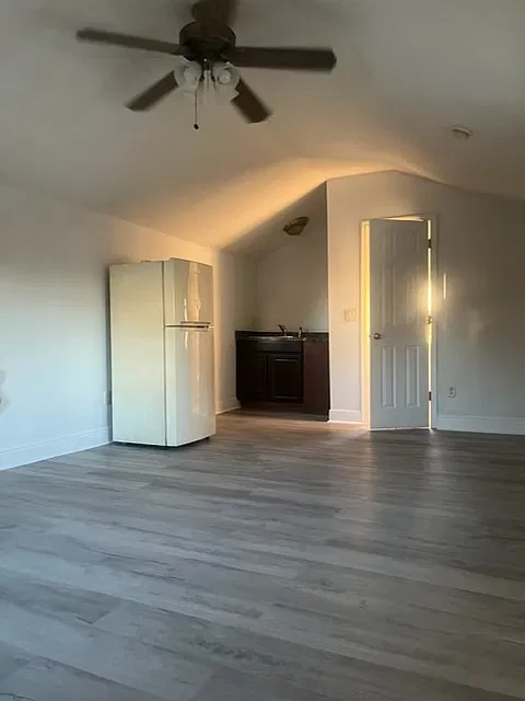 Studio, 400 sqft, $995 — Photo 3