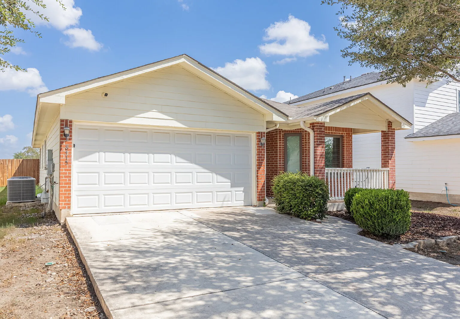 3 bed, 2.0 bath, 1353 sqft, $1,600 — Photo 3