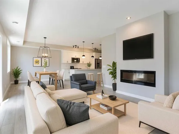 607 NW Cranbrook Walk SE, Calgary, AB T3M 2V5