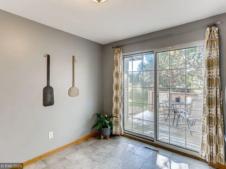 2165 Shenandoah Ct #E — Photo 19