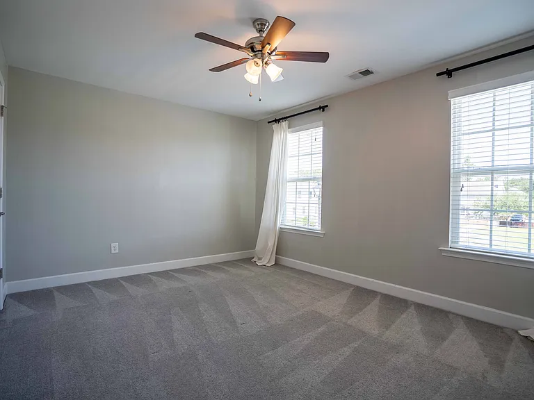 221 Berwick Dr — Photo 21